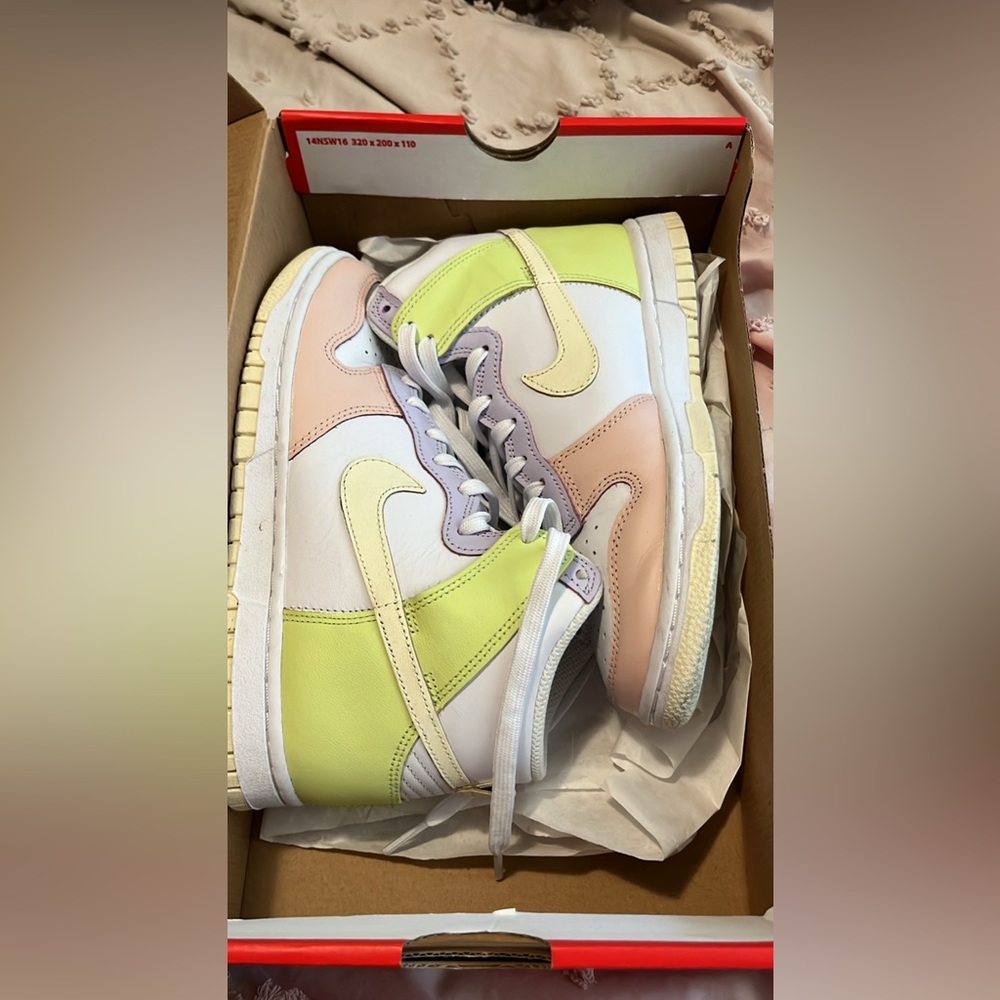 Women’s Dunk High size 6